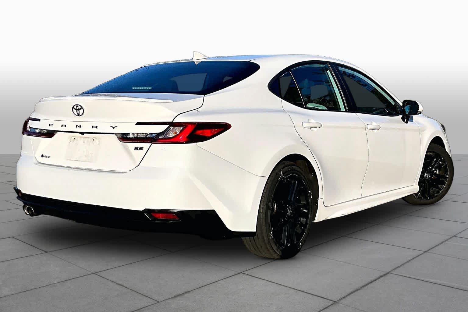 Used 2025 Toyota Camry SE FWD image 13