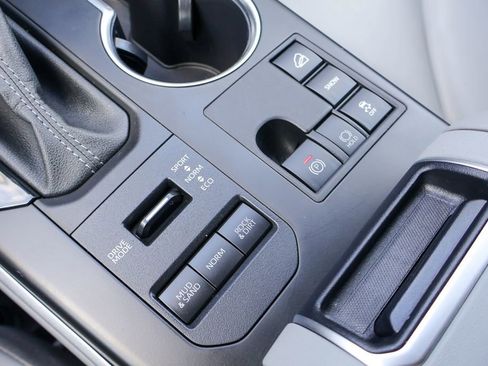 Used 2024 Toyota Highlander XLE image 20