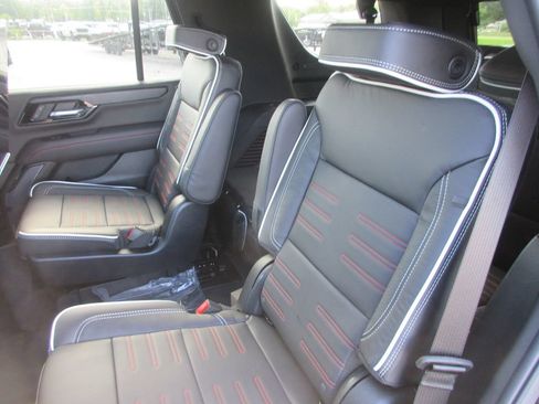 New 2026 GMC Yukon AT4 Ultimate AWD/4WD image 12