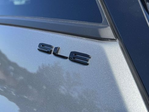 Used 2023 GMC Terrain SLE w/ Driver Convenience Package AWD/4WD image 11