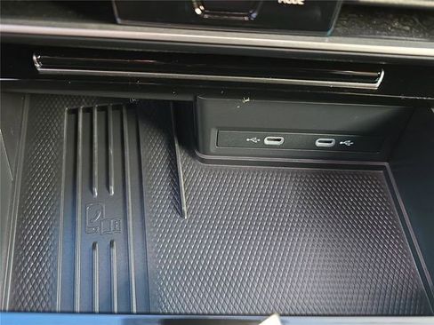 Used 2025 Volkswagen Atlas Cross Sport SE w/ Panoramic Sunroof Package image 20