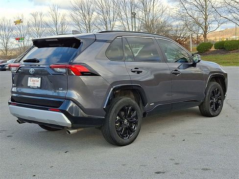 Used 2022 Toyota RAV4 SE image 8