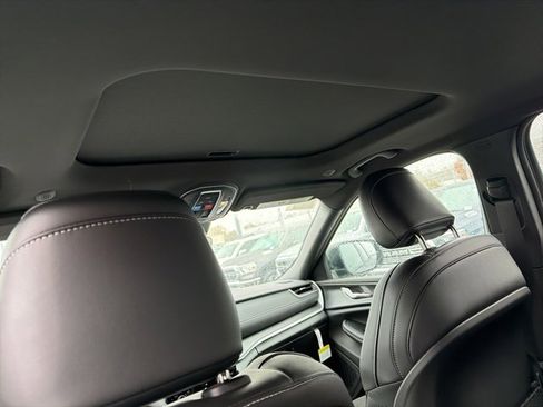 New 2025 Jeep Grand Cherokee 4WD image 8