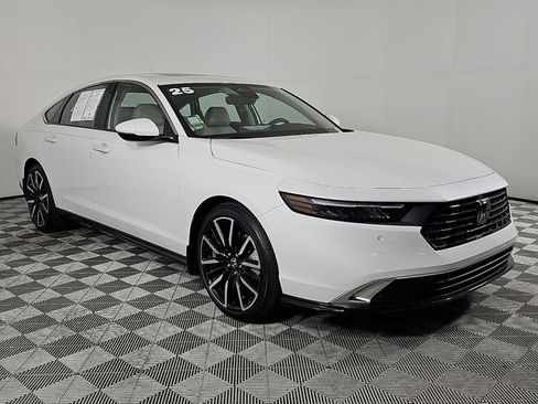 Used 2025 Honda Accord Touring image 3