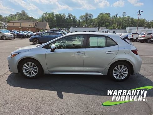 Used 2025 Toyota Corolla SE w/ SE Package FWD image 4