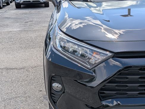 Used 2020 Toyota RAV4 XLE Premium FWD image 10