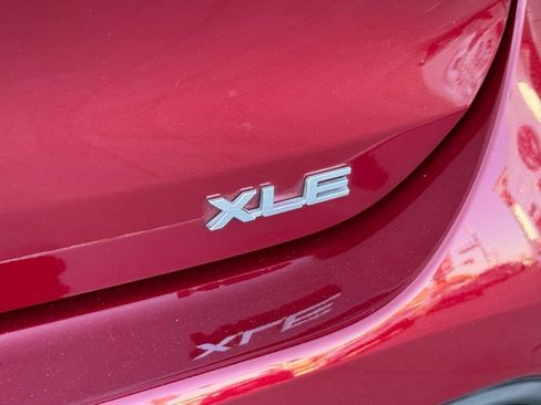 Certified 2023 Toyota Highlander XLE image 14