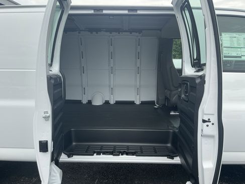New 2026 Chevrolet Express 3500 Extended RWD image 23