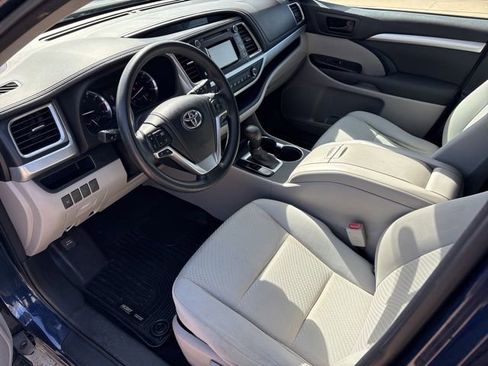 Used 2014 Toyota Highlander LE image 10