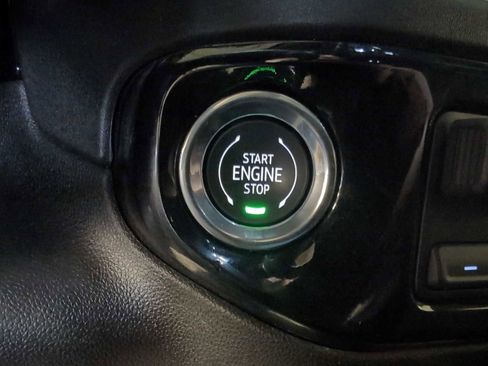 Used 2025 Chevrolet Silverado 2500 LT w/ Convenience Package image 17