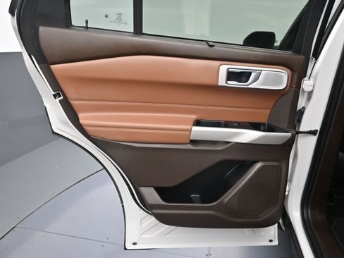 Used 2021 Ford Explorer King Ranch w/ Premium Technology Package image 14