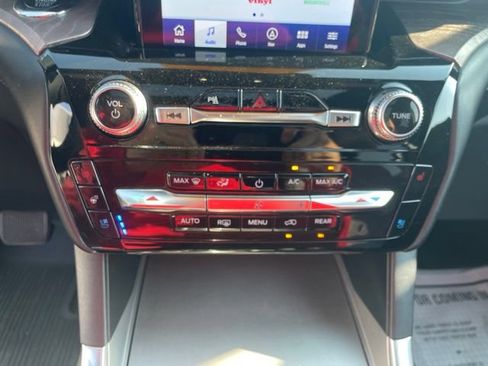 Used 2023 Ford Explorer Platinum w/ Technology Package AWD/4WD image 14