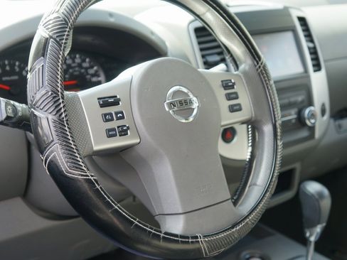 Used 2020 Nissan Frontier SV w/ SV Utility Package image 13