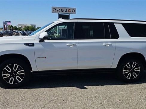 Used 2022 GMC Yukon XL AT4 w/ AT4 Premium Plus Package image 5