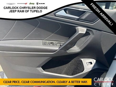 Used 2024 Volkswagen Tiguan SE R-Line FWD image 11