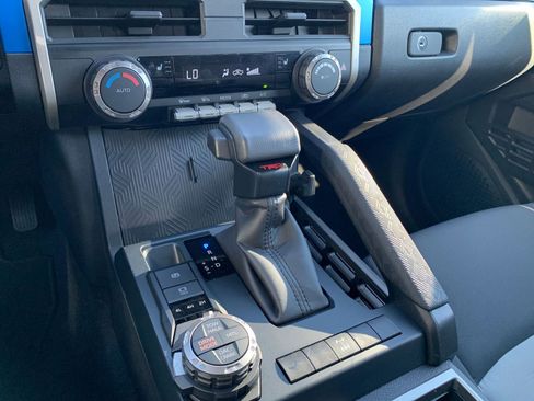 Used 2025 Toyota Tacoma TRD Off-Road image 40