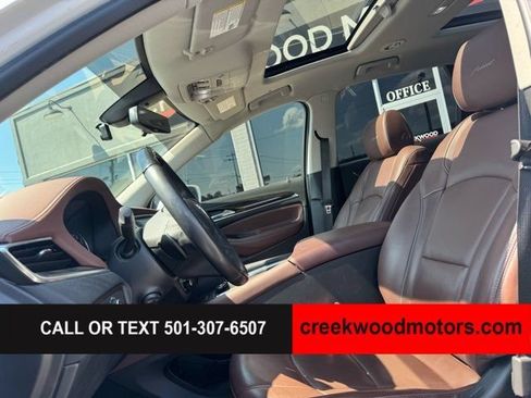 Used 2018 Buick Enclave Avenir w/ Avenir Technology Package AWD/4WD image 9