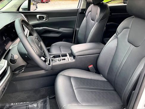 Used 2024 Kia Sorento EX w/ Panoramic Sunroof Package image 7