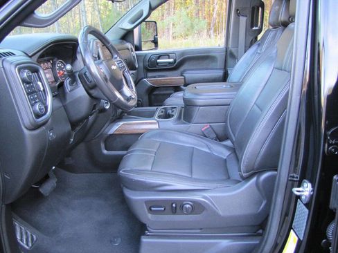 Used 2020 Chevrolet Silverado 3500 High Country image 13