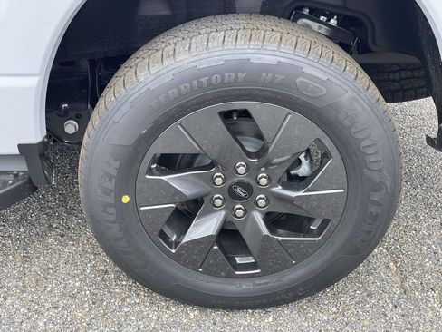 New 2025 Ford F150 Lightning Flash AWD/4WD image 9