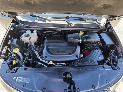 Certified 2023 Chrysler Pacifica Touring-L image 17