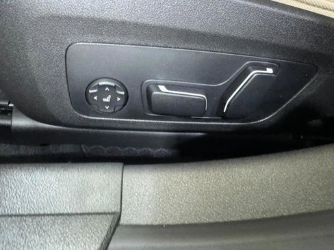 Used 2025 BMW 330i xDrive Sedan w/ Convenience Package image 27