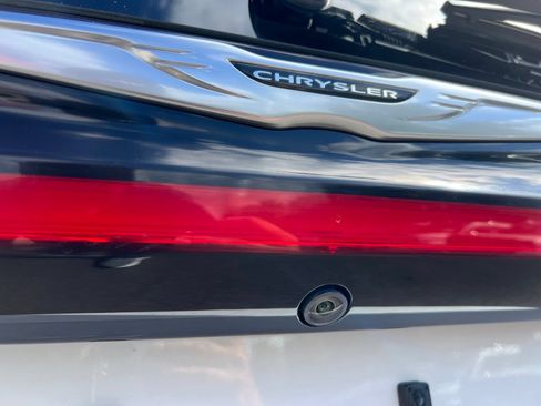Used 2024 Chrysler Pacifica Touring-L FWD image 21