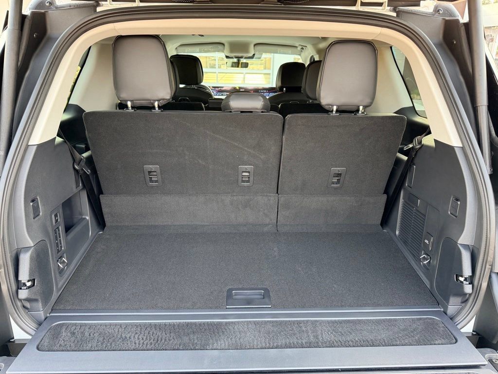 New 2027 Lincoln Navigator Premiere AWD/4WD image 26