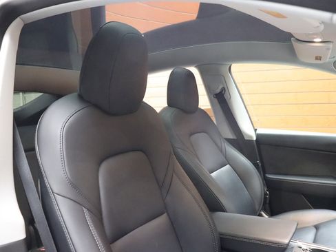 Used 2022 Tesla Model Y Long Range image 63