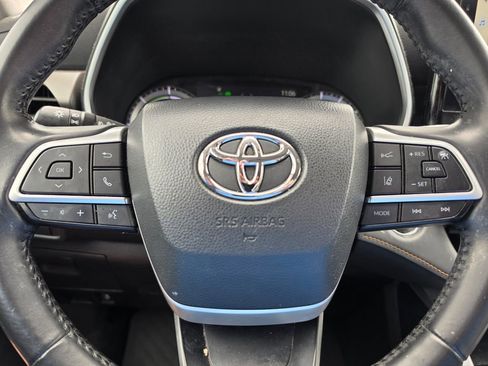 Used 2023 Toyota Highlander Bronze Edition AWD/4WD image 14
