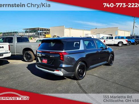 Used 2025 Kia Carnival FWD image 34