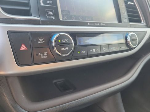 Used 2018 Toyota Highlander Limited FWD image 15