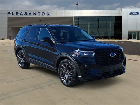 Used 2025 Ford Explorer ST-Line w/ ST-Line Street Pack image 7