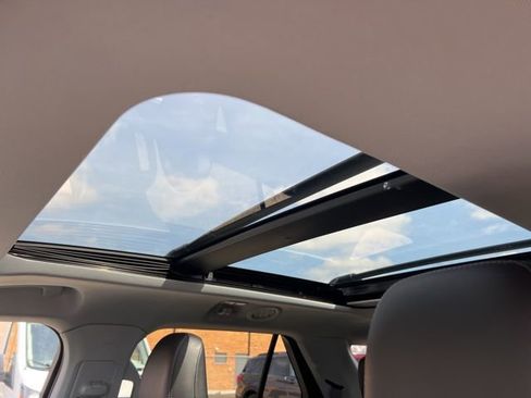 Certified 2022 Ford Explorer XLT w/ Equipment Group 202A image 19