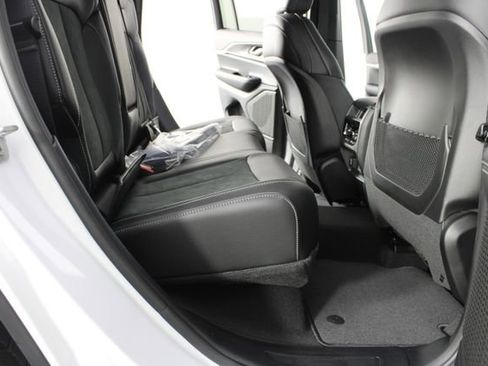 New 2026 Jeep Grand Cherokee Altitude AWD/4WD image 20