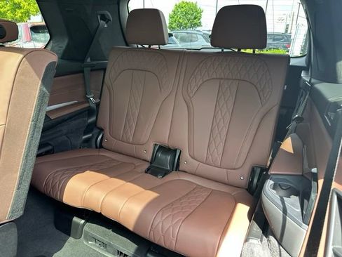 Used 2025 BMW X7 M60i AWD/4WD image 33