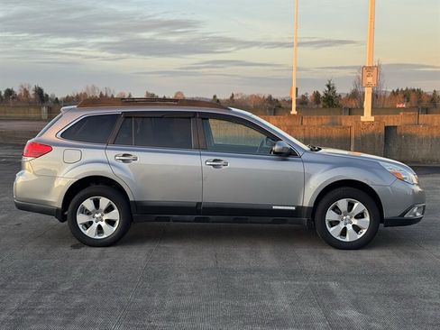 Used 2011 Subaru Outback 2.5i Premium w/ All-Weather Pkg image 6
