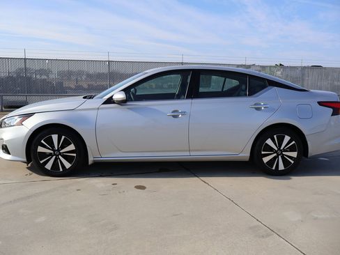 Used 2021 Nissan Altima 2.5 SL image 2