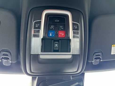 Used 2022 RAM 1500 Limited w/ Off-Road Group AWD/4WD image 32