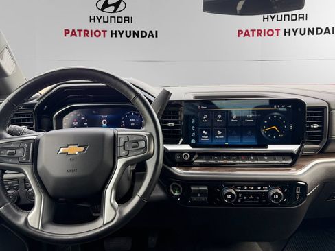 Used 2025 Chevrolet Silverado 1500 LT AWD/4WD image 10