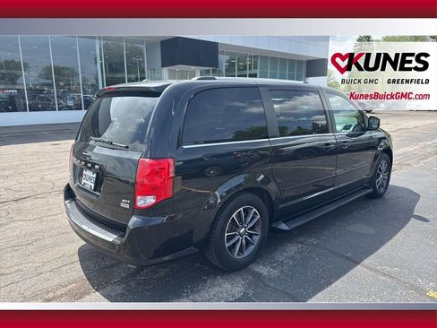 Used 2017 Dodge Grand Caravan SXT FWD image 7