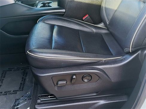 Used 2022 GMC Yukon SLT w/ SLT Luxury Package image 18