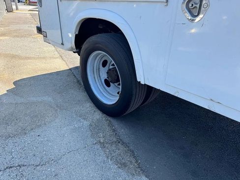 Used 2008 Ford F550 2WD Regular Cab Super Duty image 16