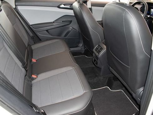 Used 2023 Volkswagen Taos SE AWD/4WD image 12