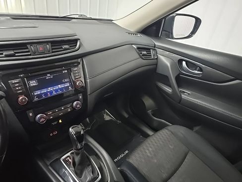 Used 2018 Nissan Rogue SV w/ Sun & Sound Touring Package AWD/4WD image 28