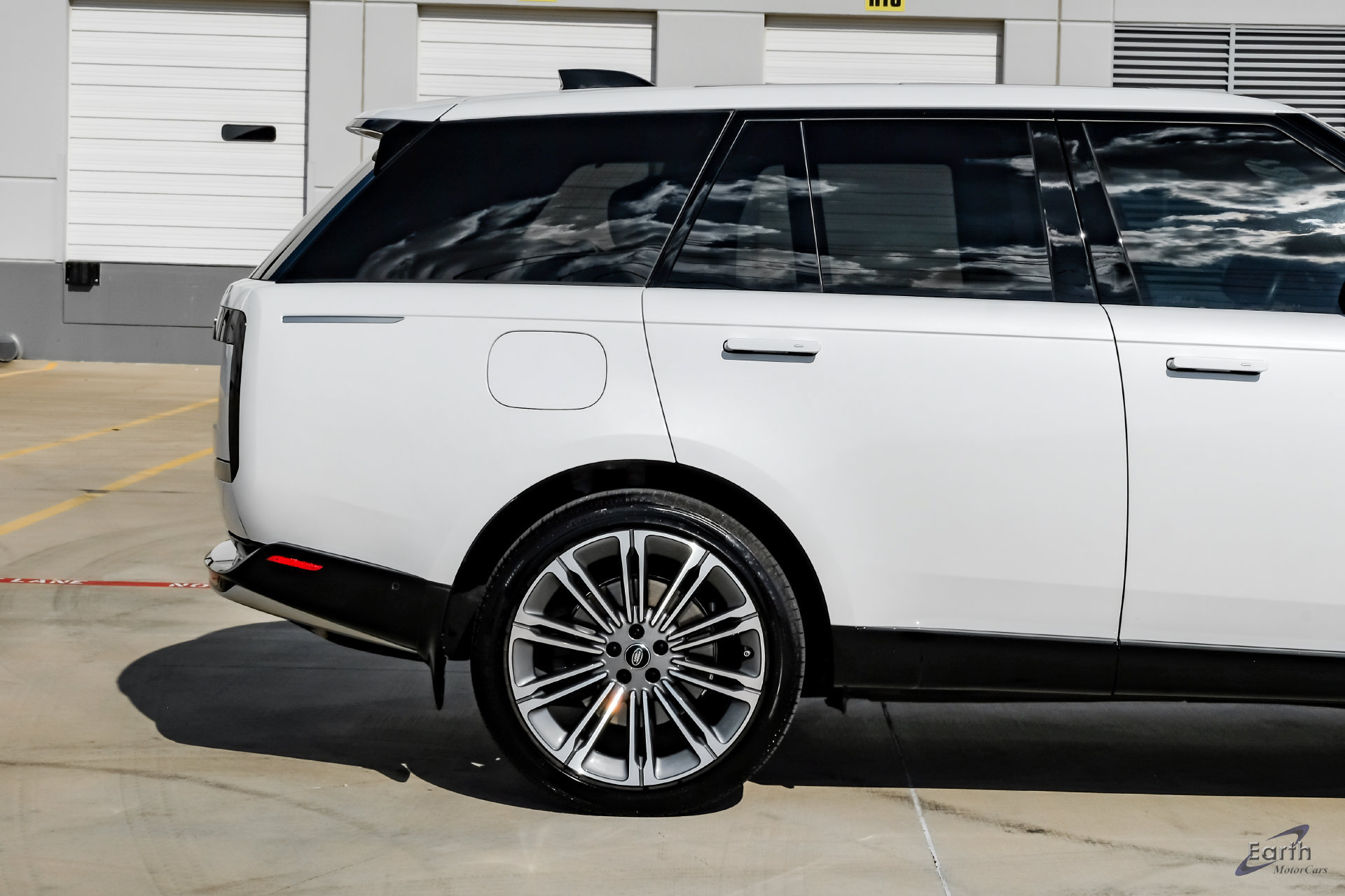 Used 2025 Land Rover Range Rover Autobiography AWD/4WD image 15