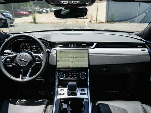 Used 2024 Jaguar XF R-Dynamic SE RWD image 12
