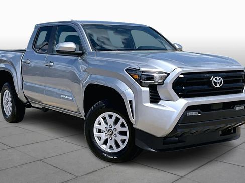 Certified 2025 Toyota Tacoma SR5 image 3