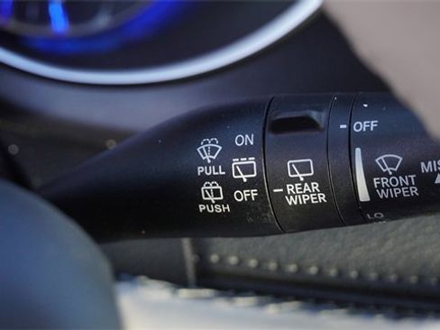 Used 2020 Chrysler Pacifica Limited w/ Tire & Wheel Group image 31