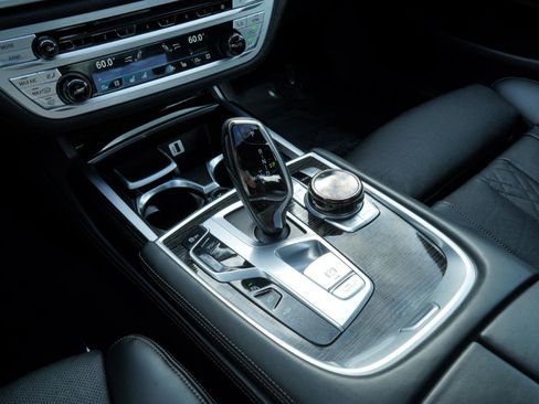Used 2017 BMW 750i RWD image 40